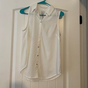 Sleeveless blouse